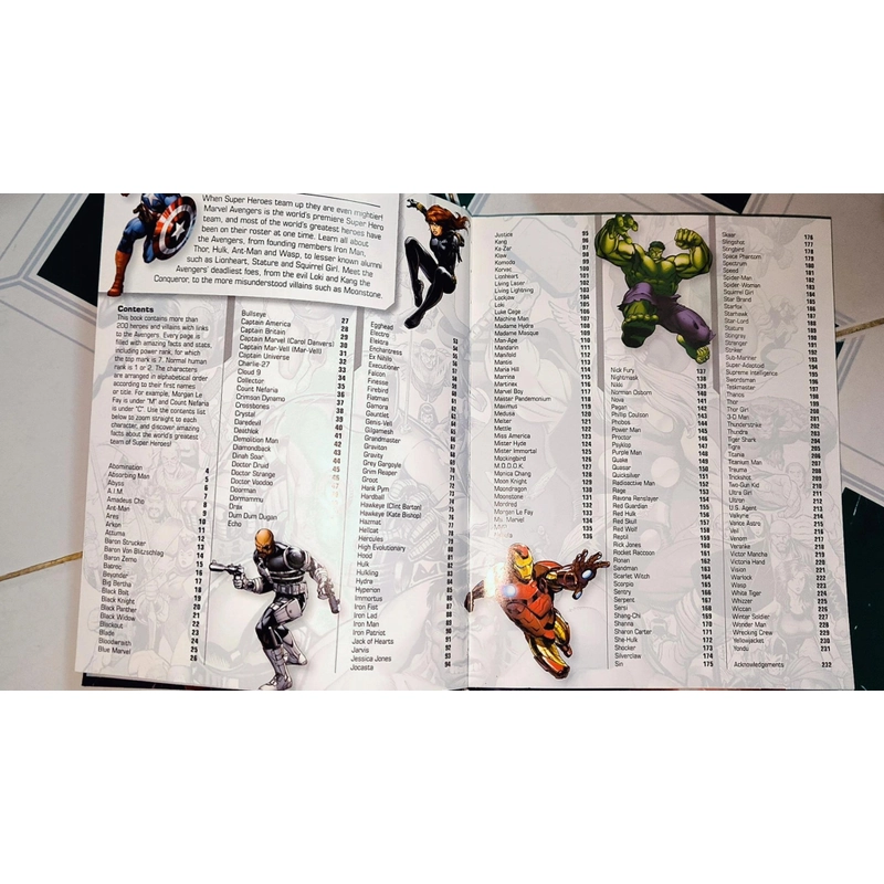 MARVEL AVENGERS - THE ULTIMATE CHARACTER GUIDE - Updated and expanded (DK) 470328