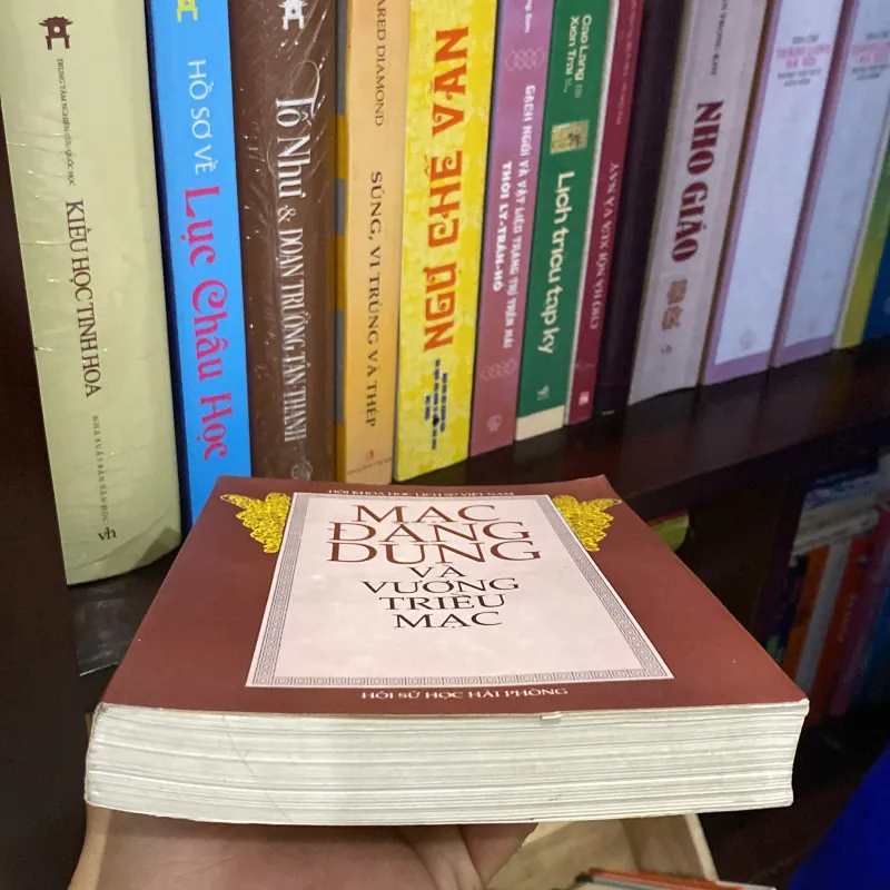 MẠC ĐĂNG DUNG VÀ VƯƠNG TRIỀU MẠC (XB 2000) 1028990