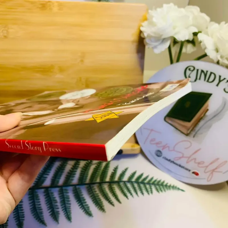  [Sách tiếng Anh 2hand] Like new 90% - Hana’s Suitcase – Karen Levine 564578