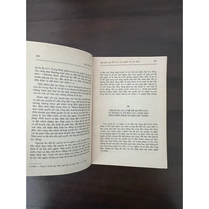 📖 Hiến pháp xã hội chủ nghĩa (Một số vấn đề lý luận cơ bản) xb 1977 597725
