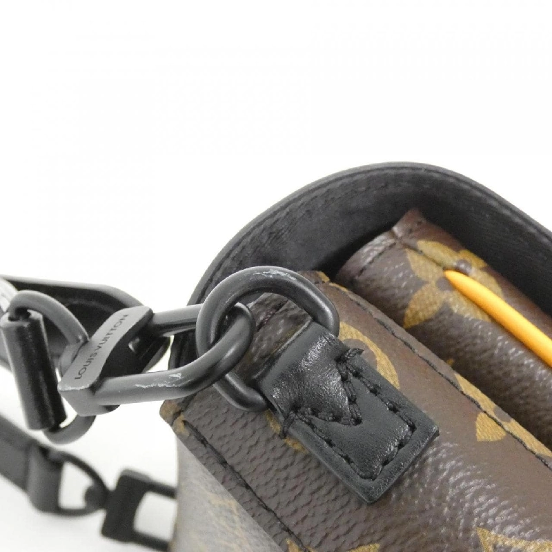 Túi đeo vai Louis Vuitton Monogram Macassar S-Lock Vertical Wearable Wallet M82535 613628