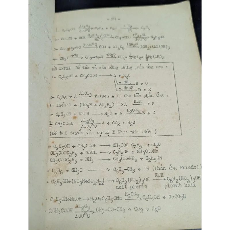 Hoá học luyện thi vào các lớp dự bị y khoa và nông lâm súc 588835
