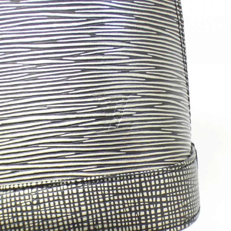 Túi Louis Vuitton Epi Alma BB M42670 616370