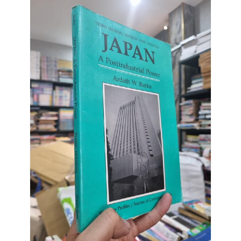 JAPAN : A POSTINDUSTRIAL POWER (3rd Edition) - Ardath W. Burks 144610