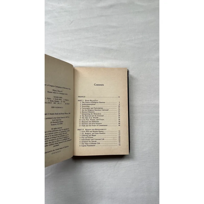 Human Values in a Changing World - Bryan R. Wilson, Daisa 991955