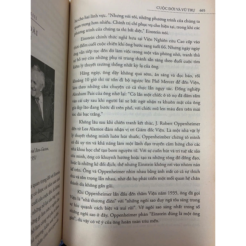 EINSTEIN CUỘC ĐỜI VÀ VŨ TRỤ - WALTER ISAACSON 526395