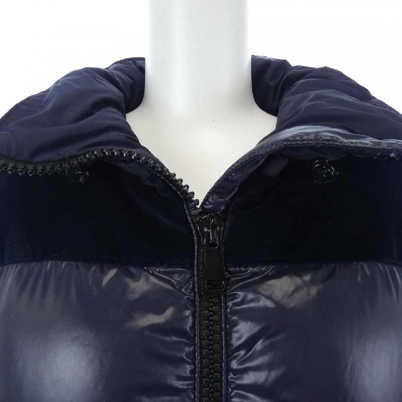 Áo khoác lông vũ MONCLER 642340