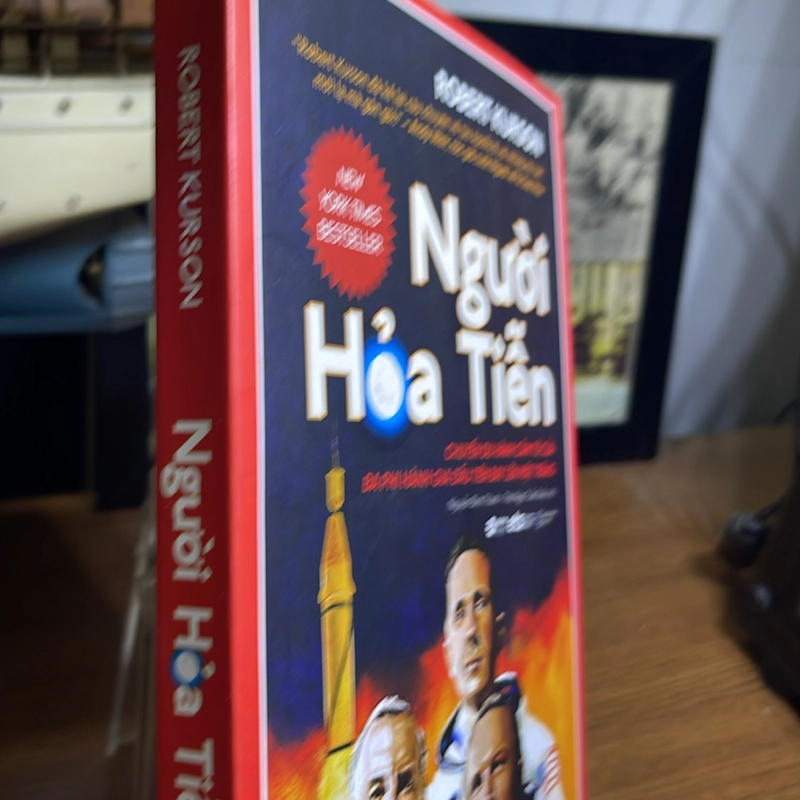 Người hoả tiễn Robert Kurson 502557