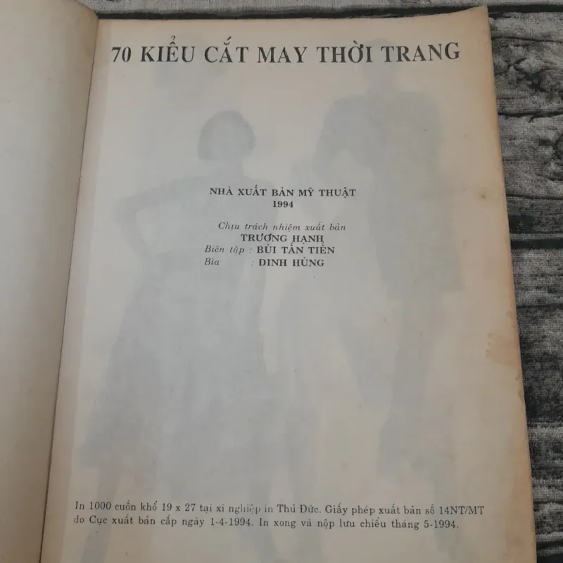 70 kiểu cắt may TRANG PHỤC THỜI TRANG. Tg. Thiên Trang. Nxb Mỹ Thuật 1994 782794