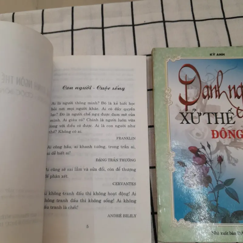 2 quyển DANH NGÔN CON NGƯỜI VÀ XỬ THẾ.  960674