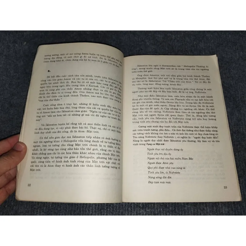 CÂU CHUYỆN VĂN CHƯƠNG PHƯƠNG ĐÔNG 992573