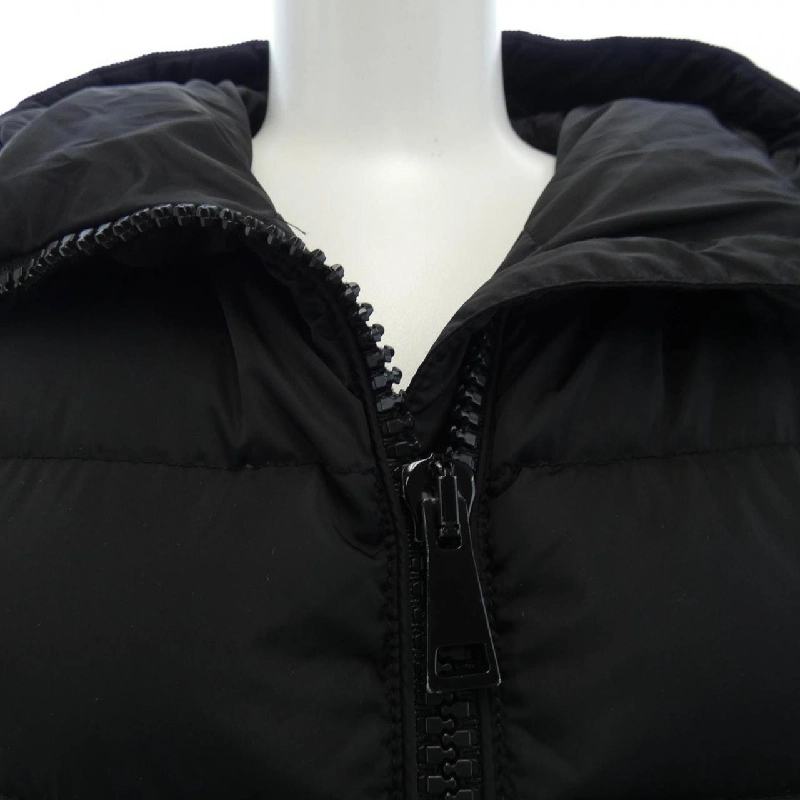 Áo khoác lông vũ MONCLER 638790
