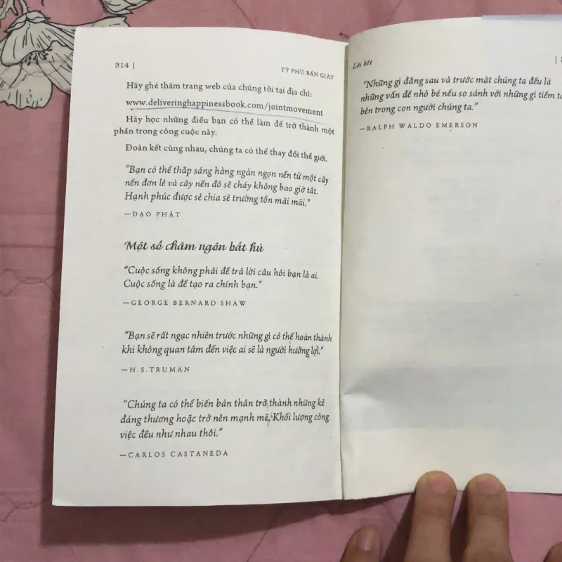 Tỷ phú bán giày 755323