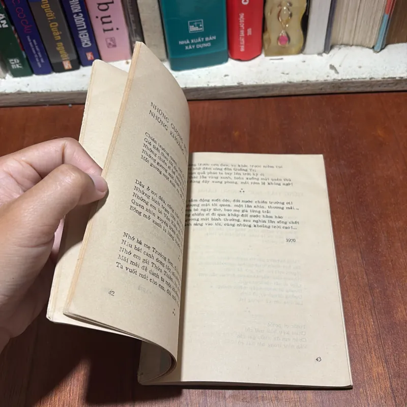 [Sách 8x] - II Thơ: Bếp Lửa Khoảng Trời - Bằng Việt - 1986 796476