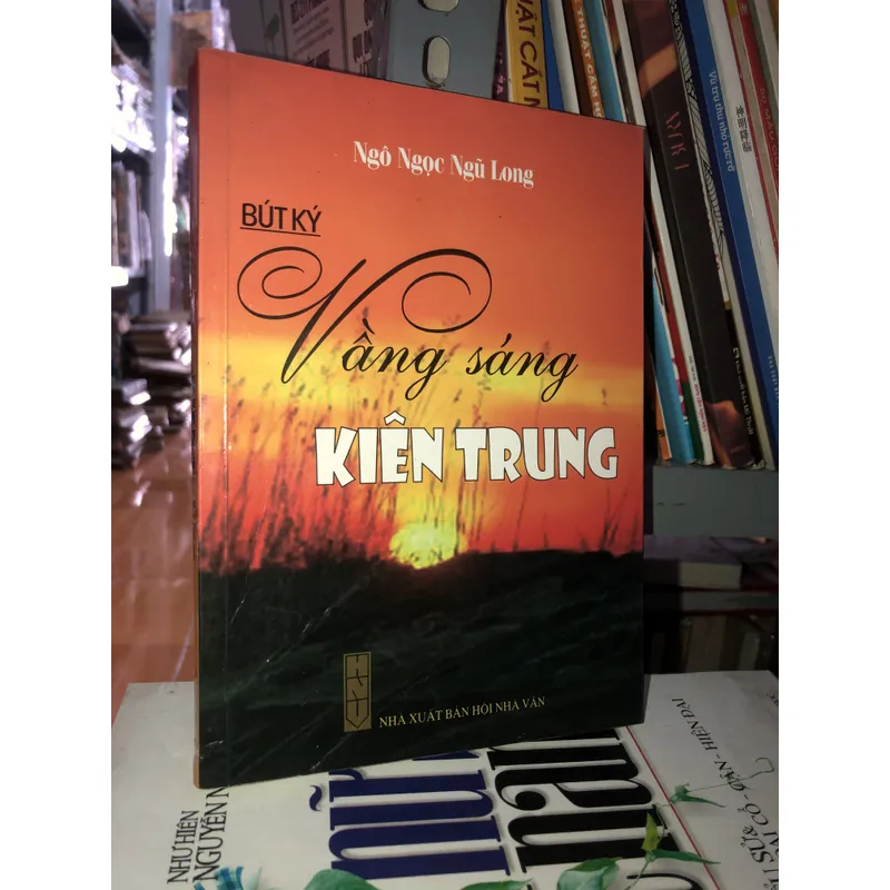 Bút ký Vầng sáng kiên trung - Ngô Ngọc Ngũ Long 728249