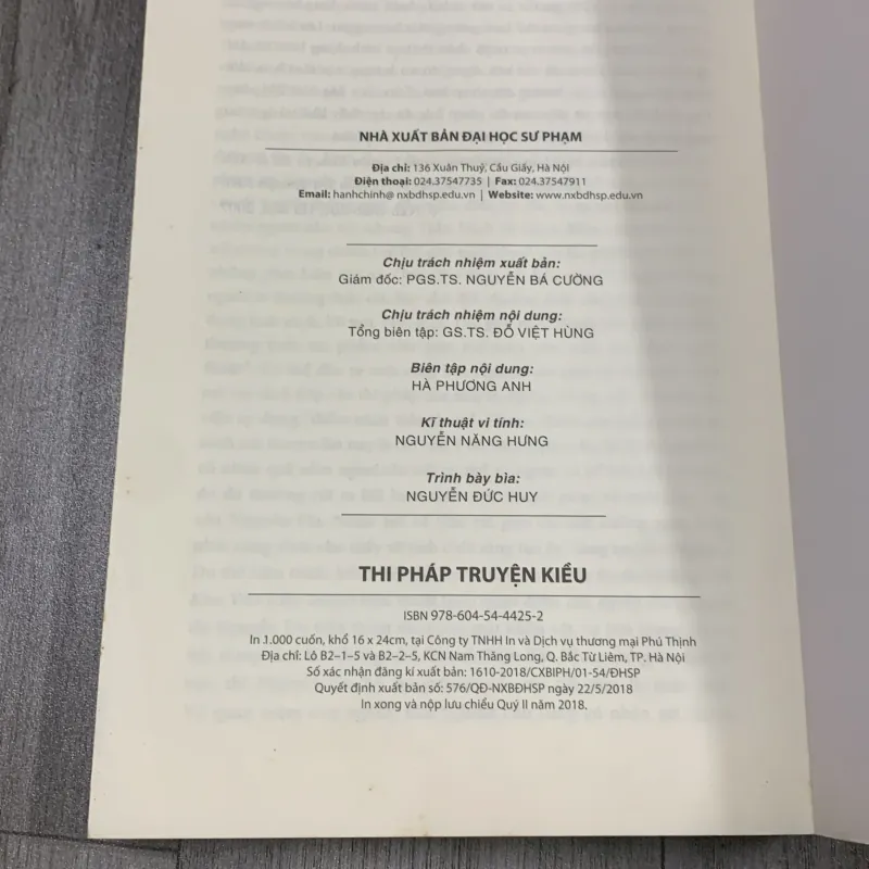 Thi pháp truyện kiều - trần đình sử. Có chữ ký tặng. 10a4 1027872