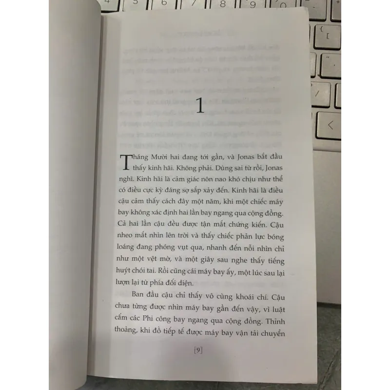 NGƯỜI TRUYỀN KÝ ỨC - LOIS LOWRY 737259