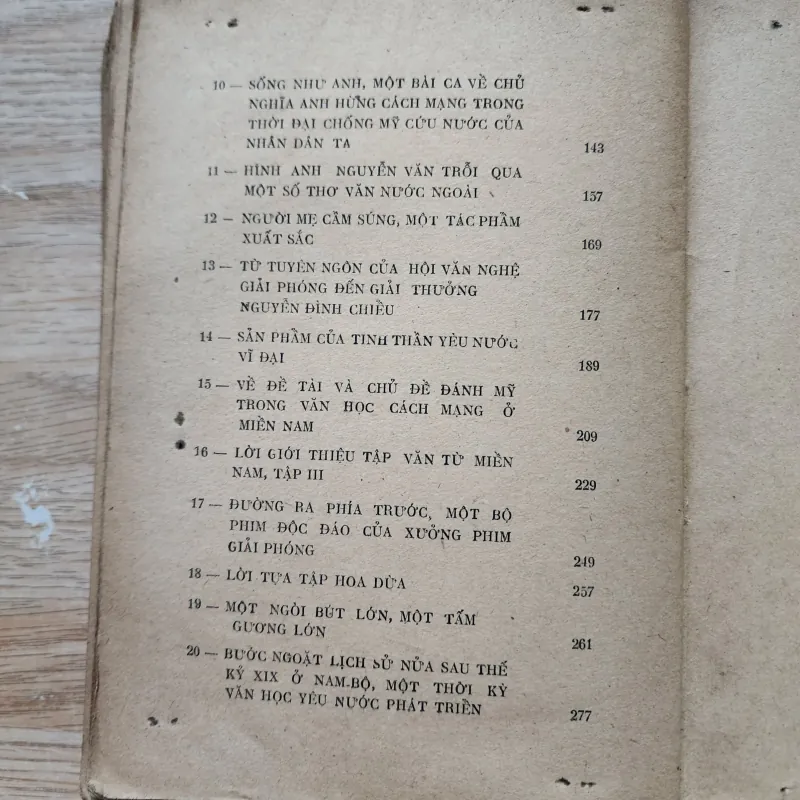 Từ trong máu lửa | tiểu luận. Phê bình. Giới thiệu | Bảo định giang | 1976 760162