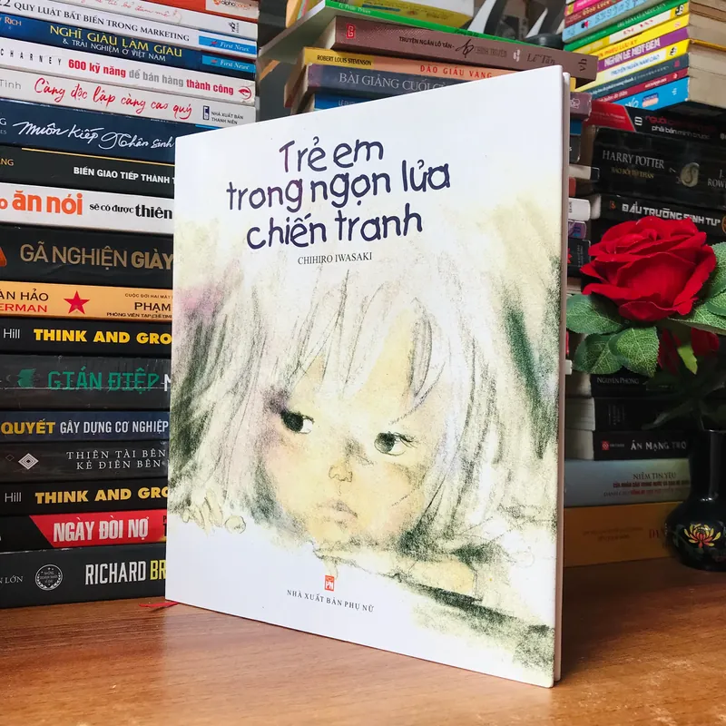 Trẻ em trong ngọn lửa chiến tranh (Bìa cứng) 565024