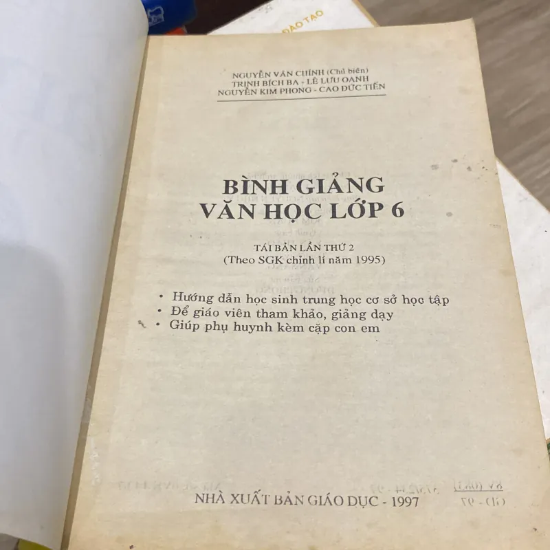 BÌNH GIẢNG VĂN HỌC LỚP 6 (XB 1997) 993962