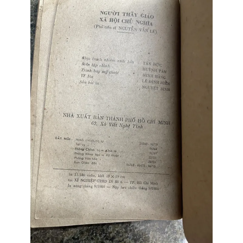 Người thầy giáo xã hội chủ nghĩa P.Ts Nguyễn Văn Lê XB 1984 787269
