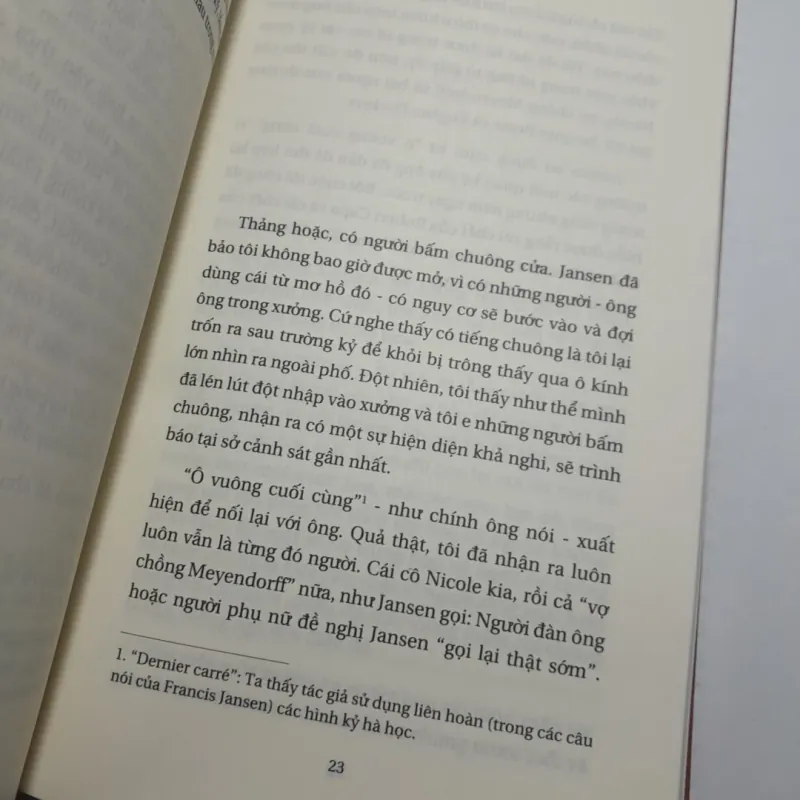 Con chó mùa xuân - Patrick Modiano 757607