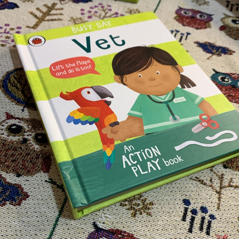 Sách ngoại văn Busy Day Vet, Lift and Flap Book, Mới, sách tương tác cho trẻ 2+ 326307