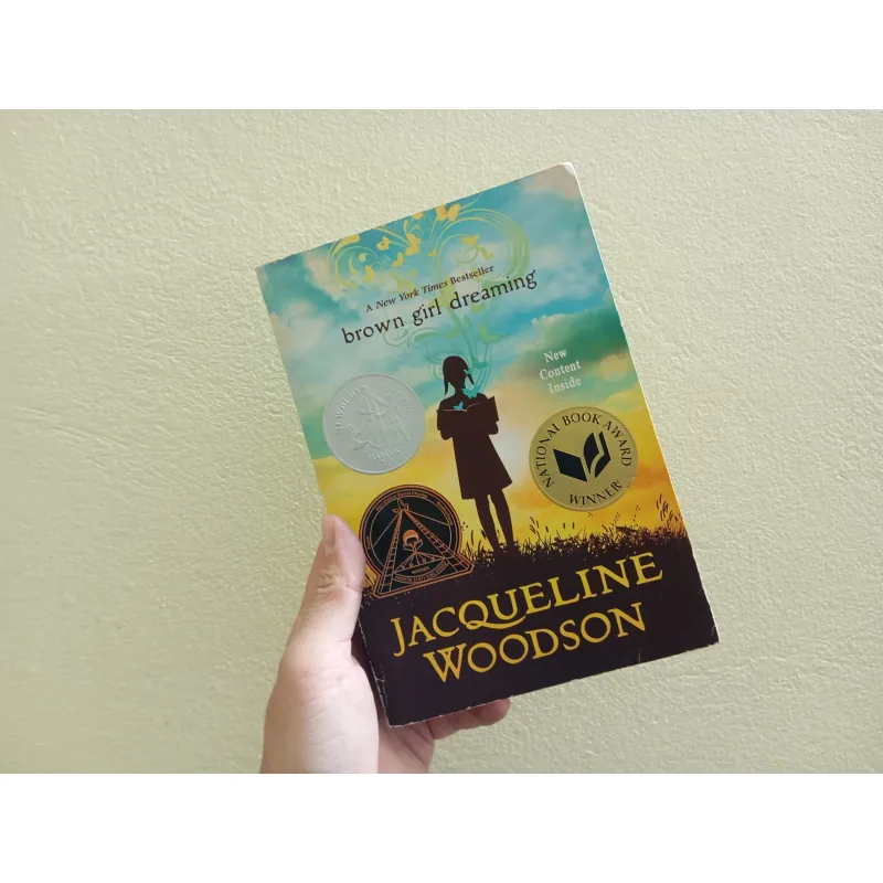 Brown girl dreamming sách ngoại văn tiếng Anh english book  790117