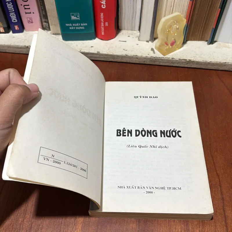 II Văn Học: Bên Dòng Sông - Quỳnh Dao - Liêu Quốc Nhĩ (Dịch) - 2000 781613