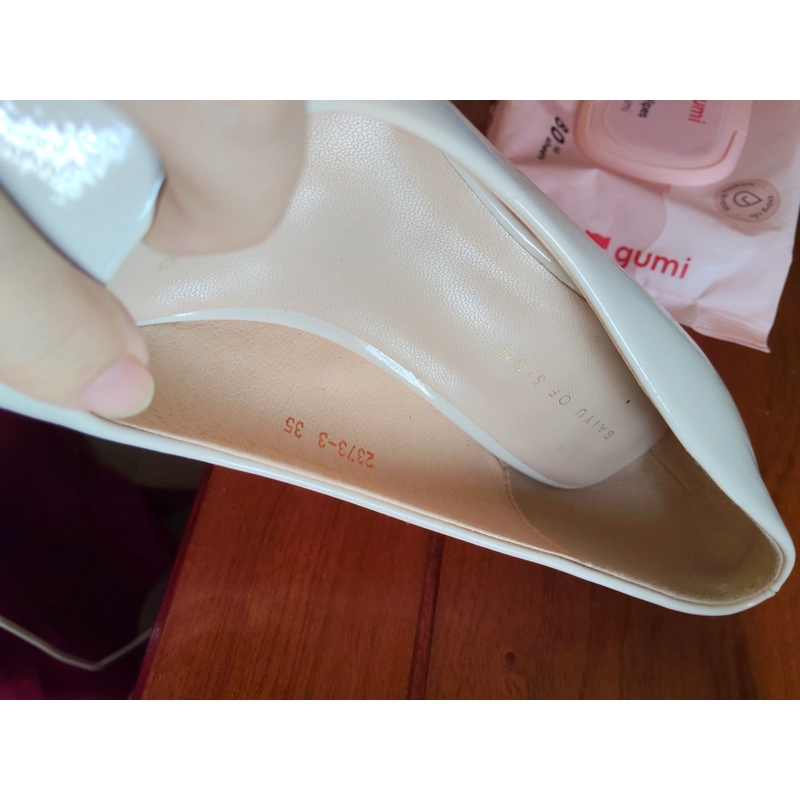 Giày bít mũi trắng 547813