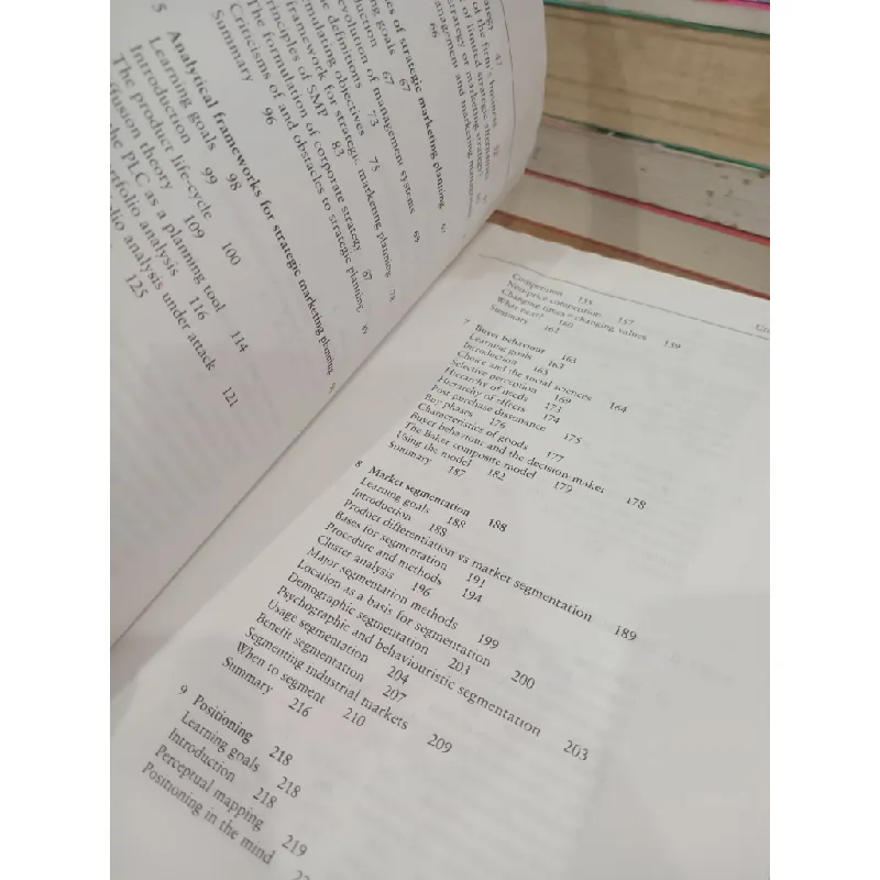 Marketing strategy and management - Michael J. Baker 716343