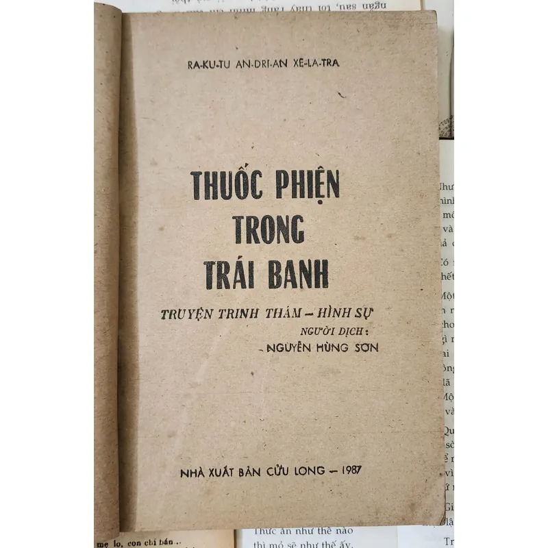Tiểu thuyết hình sự tội phạm: Thuốc phiện trong trái banh 703964