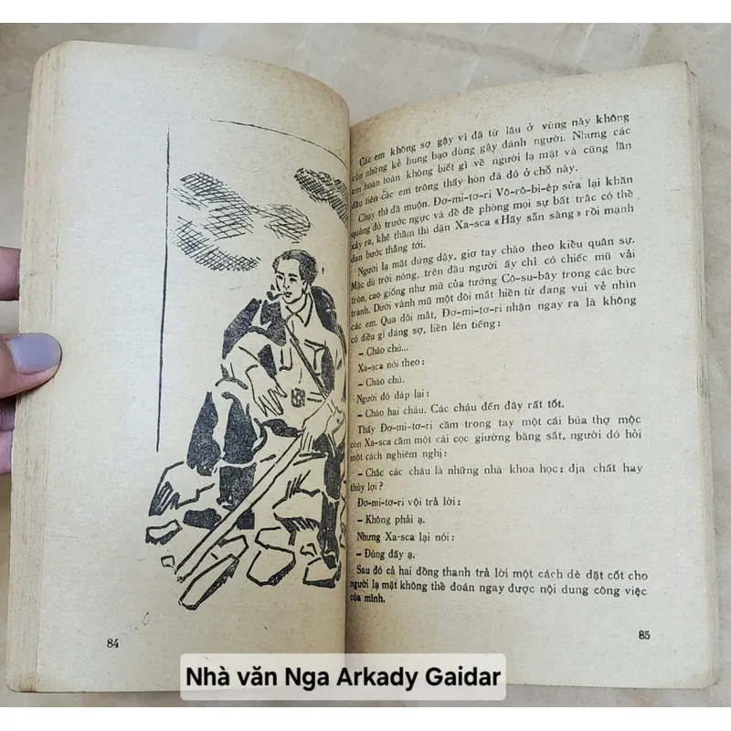 NXB Kim Đồng - nhà văn Nga Arkady Gaidar (tranh vẽ minh họa) 706904