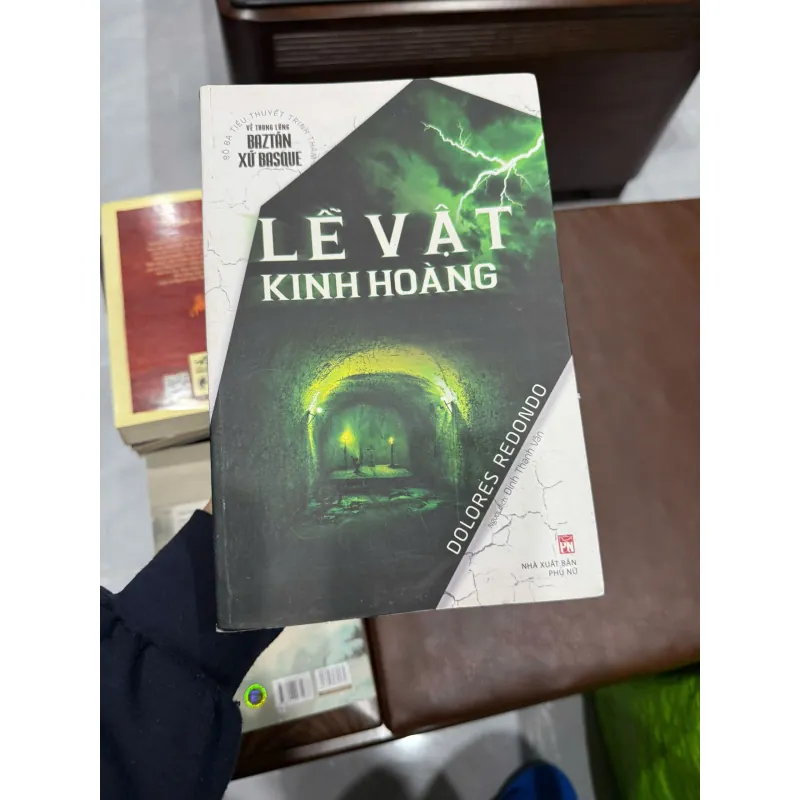 “Lễ Vật Kinh Hoàng” – Dolores Redondo-K2 992670