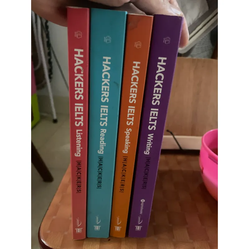 Sách Tiếng Anh IELTS Hackers Reading Listening Speaking và Writing tập trung kỹ năng thi 1023531