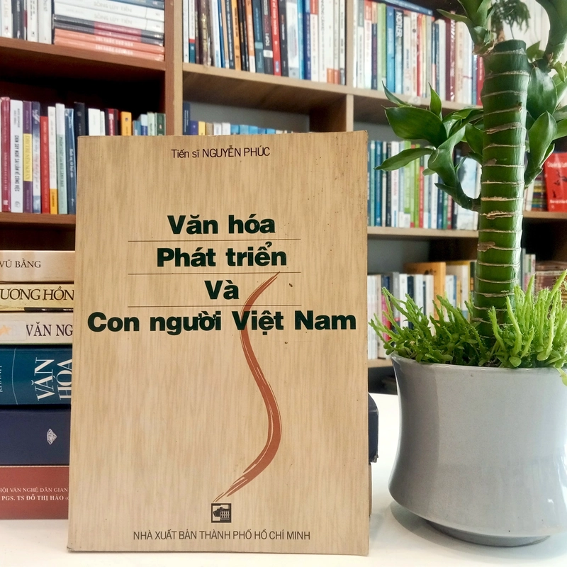Văn hoá phát triển và con người Việt Nam - Tiến sĩ Nguyễn Phúc 517332