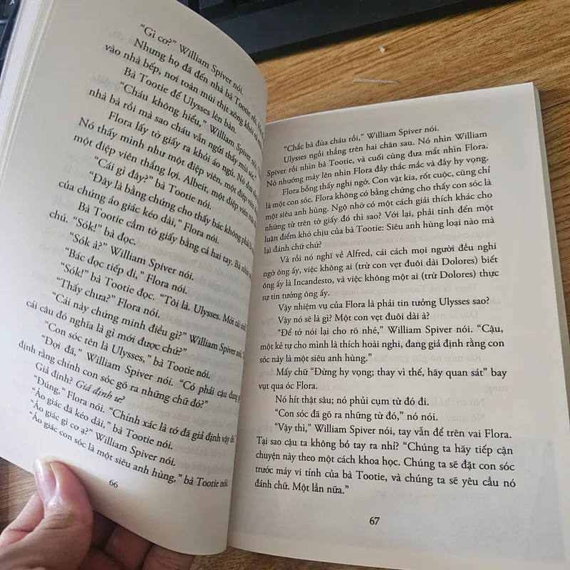 Những cuộc phiêu lưu sáng chói của Flora & Ulysses
35k 674301