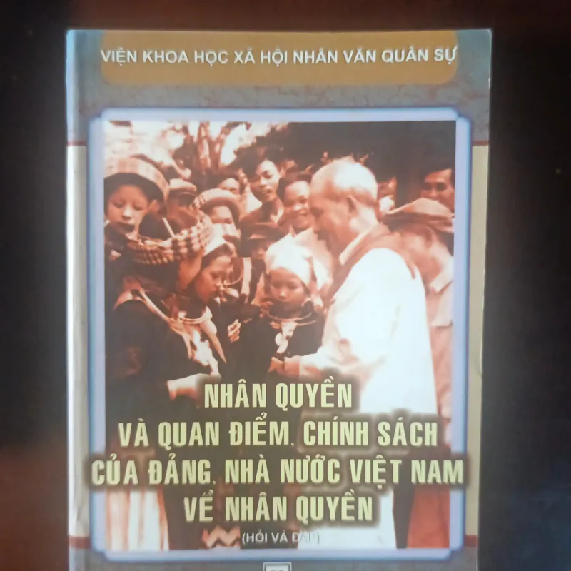 Điện Biên Phủ chiến dịch lịch sử, Đại thắng mùa xuân. Tặng quyển sách như hình cuối 728429