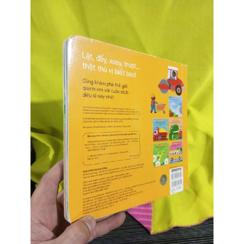 Công trường rộn ràng mới 80%(Sách thiếu nhi) HLSC2404 1028336