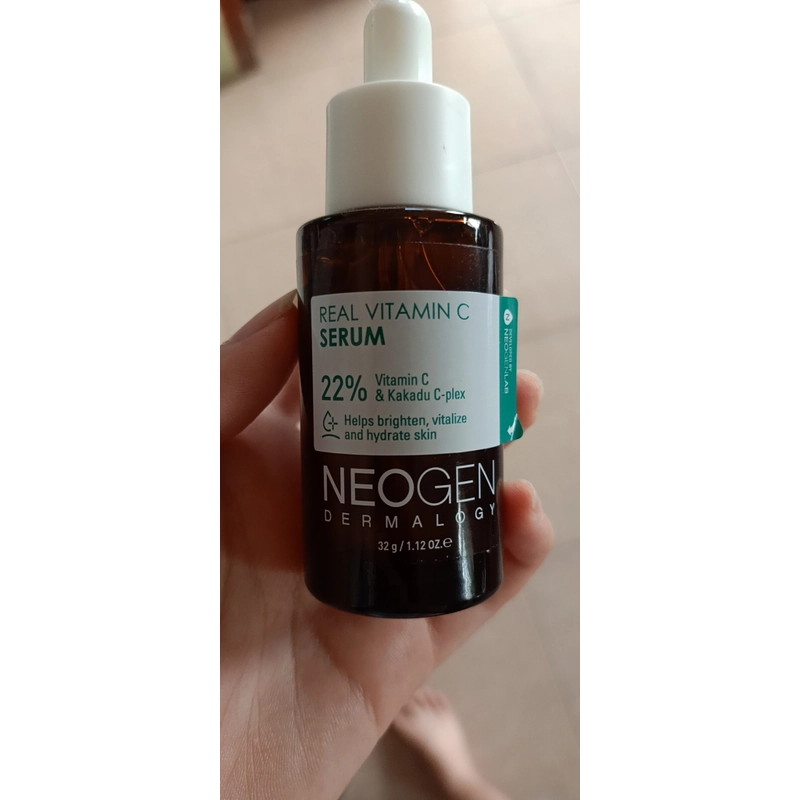 Serum vitamin C Neogen bản xanh giúp làm sáng da và mờ các vết thâm mụn 445809