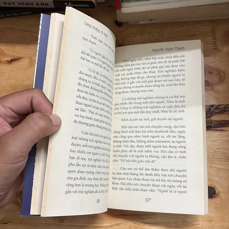 II Tản Văn: Lưng Chừng Cô Đơn - Nguyễn Ngọc Thạch - 2014 696013