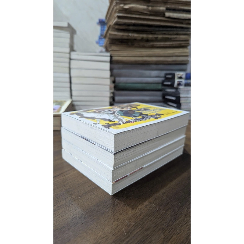 Chủ tiệm bánh chiến binh và cô phục vụ người máy - SOW 333959