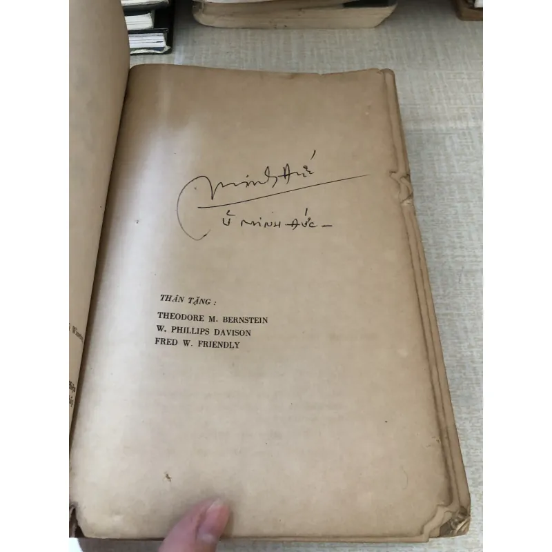 Ký Giả Chuyên Nghiệp  972147