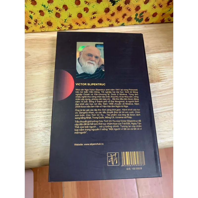 Cứu Tinh Vũ Trụ - Victor Slipentruc 928033