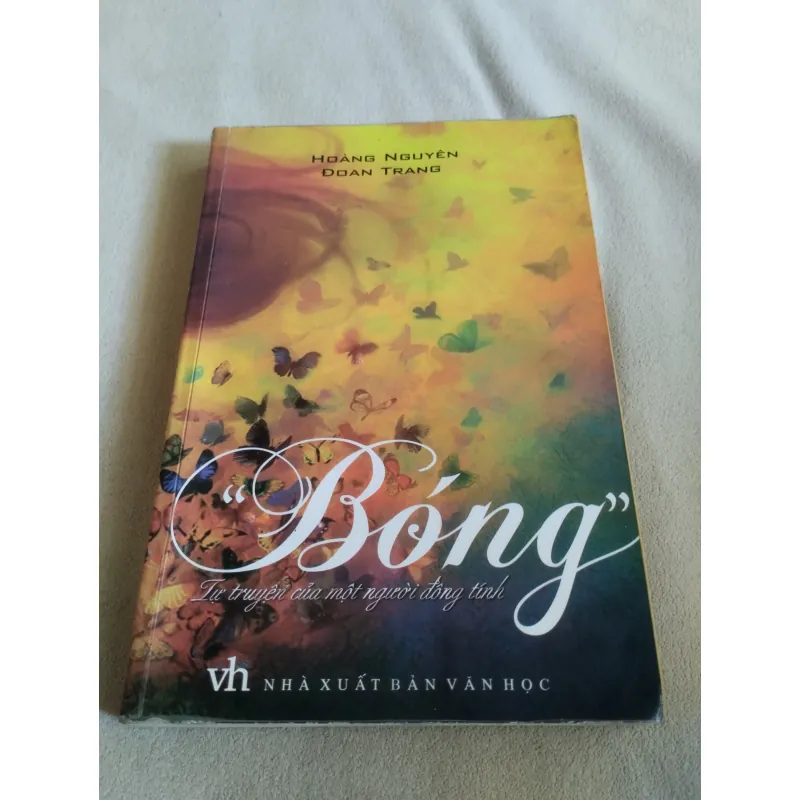 cuốn sách "Bóng - Tự truyện của một người đồng tính". 
Tác giả: Hoàng Nguyên  761646