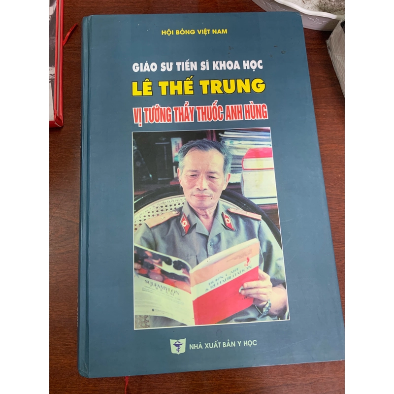 Giáo sư tiến sĩ khoa học Lê Thế Trung vị tướng thầy thuốc anh hùng  277064