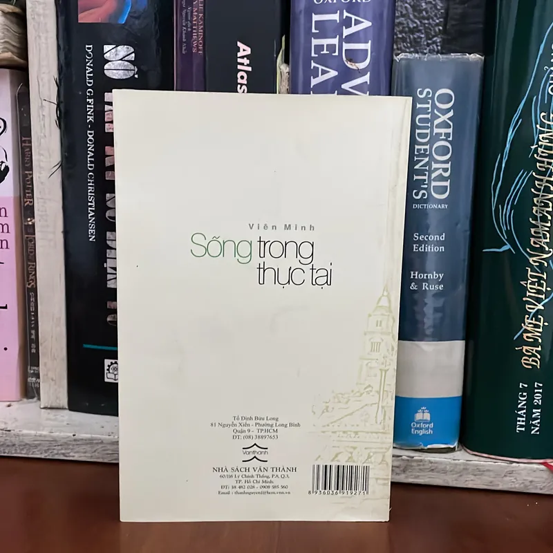 II Tựa sách: Sống Trong Thực Tại - Viên Minh - 2011 553418