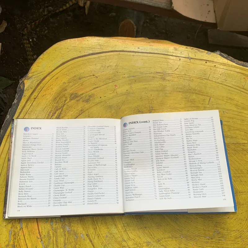 INTERNATIONAL MIXED DRINKS WITH OVER 300 OF THE WORLD’S BEST COCKTAIL MIXERS  778973