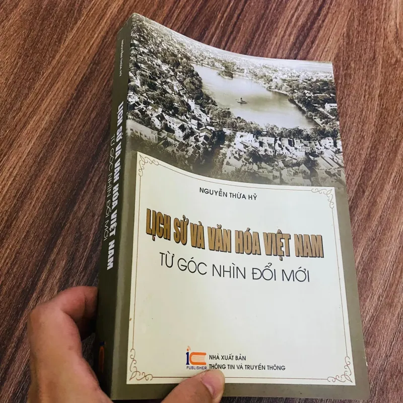 Lịch sử và văn hoá Việt Nam từ góc nhìn đổi mới#HATRA 1043421