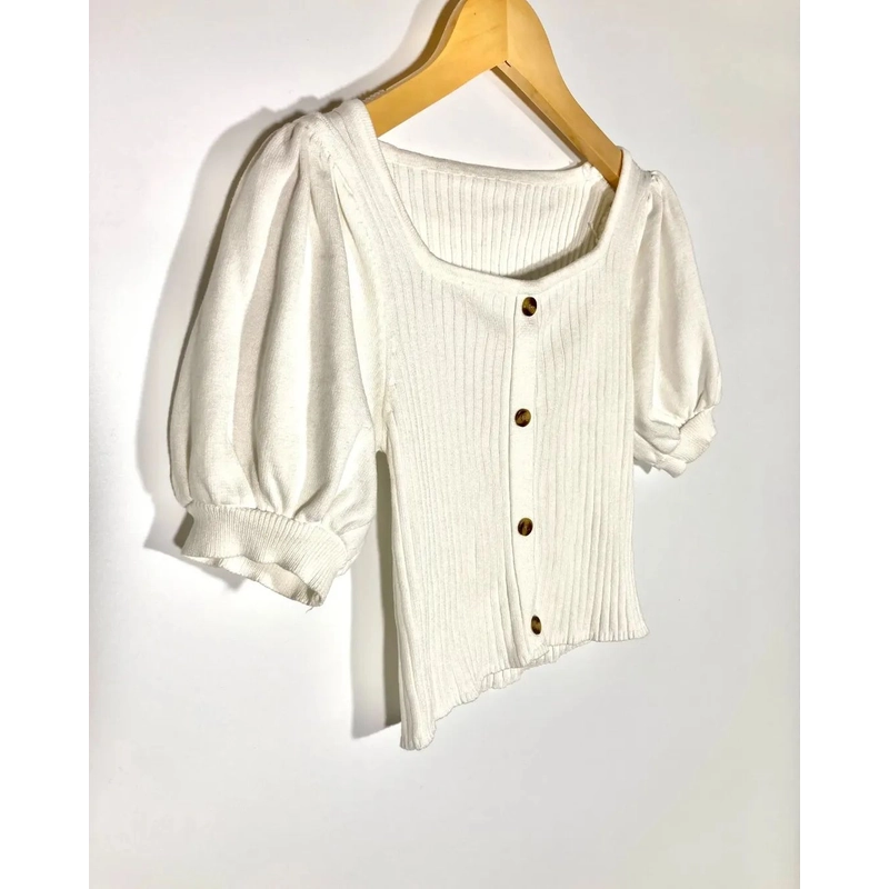 Áo Mongtoghi Hàn Brand UZ Form Croptop , tay bồng Size S M
 448590